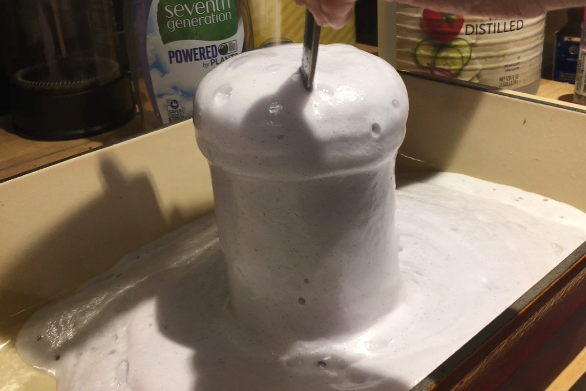 Jar with foaming liquid